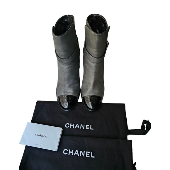 Chanel 22B CC Cap Toe Short Boot Size 39.5 8.5 9 Gray Suede Patent Black Leather - Picture 4 of 12